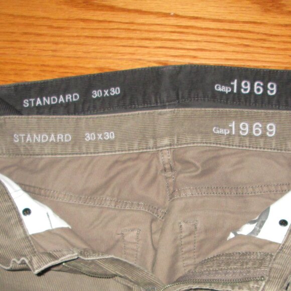 Pre Owned Men's 2 Pairs Gap Corduroy Jeans Standard Fit Black & Tan Size 30/30 - Picture 3 of 9